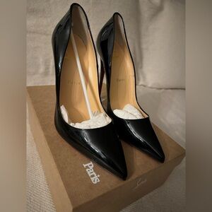 Chaussures louboutin pointure 39/5 jamais portées avec dust bag et boite